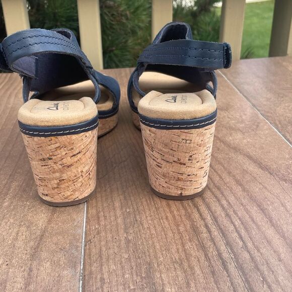 Clarks Women's Giselle Sea Nubuck Suede Wedge Sandals Navy M width - Picture 3 of 5
